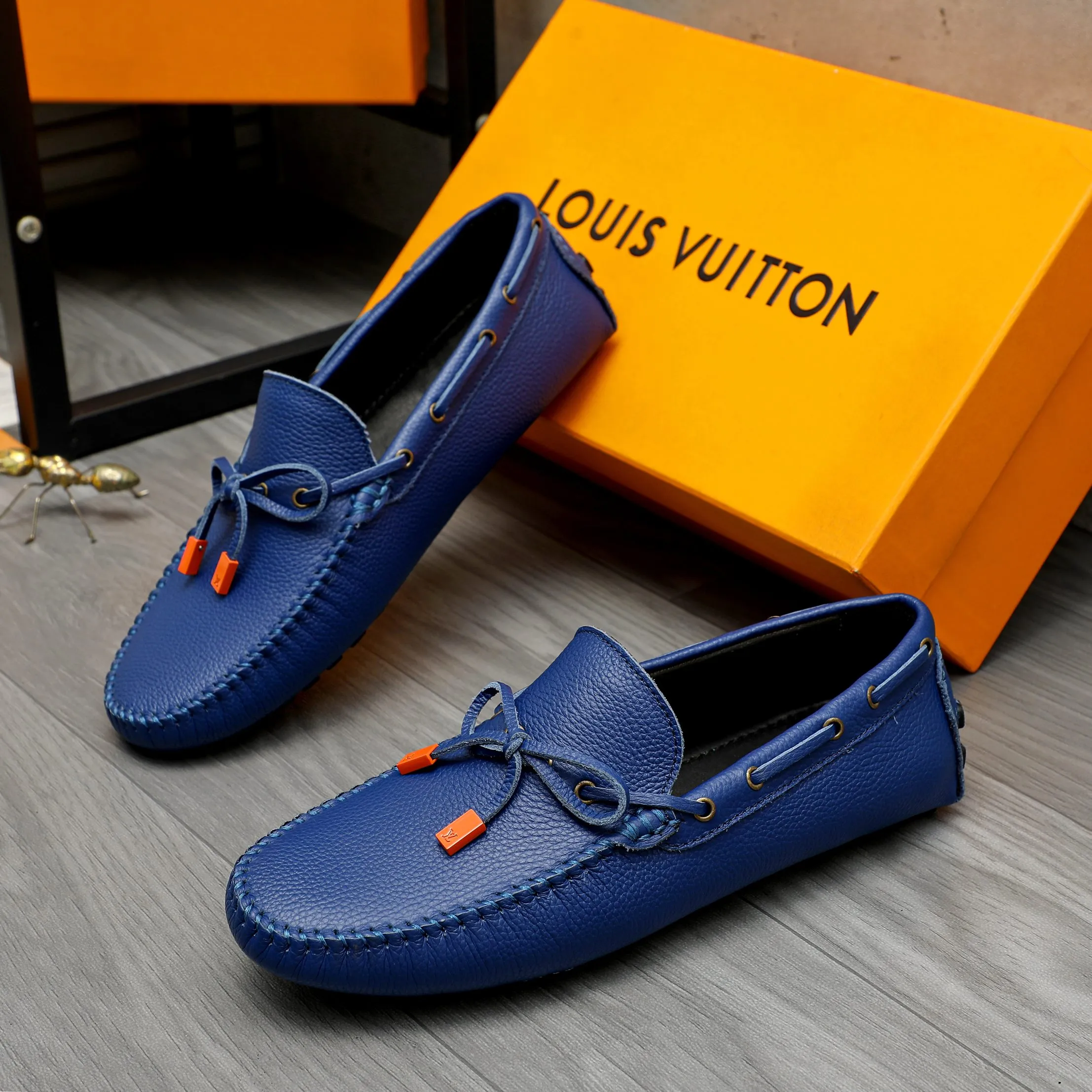 Men's shoes 💰420 Product trademark: LV "Louis Vuitton" casual slip-on shoes Regular size: 38-46 (45.46 custom-made, non-returnable) Product materials: Selected pebbled cowhide upper, sheepskin lining, original bean outsole